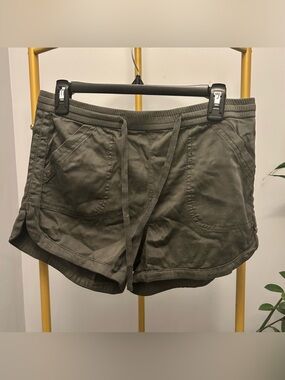 UNIONBAY Women's Athleisure summer Olive Drawstring Shorts size L NEW